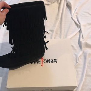 Minnetonka, black 3 layer fringe boot